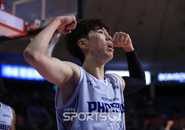 안영준 VS 이우석, 국대 포워드 맞대결 압권 [KBL]