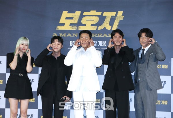 박유나(왼쪽부터), 김준한, 박성웅, 김남길, 정우성.