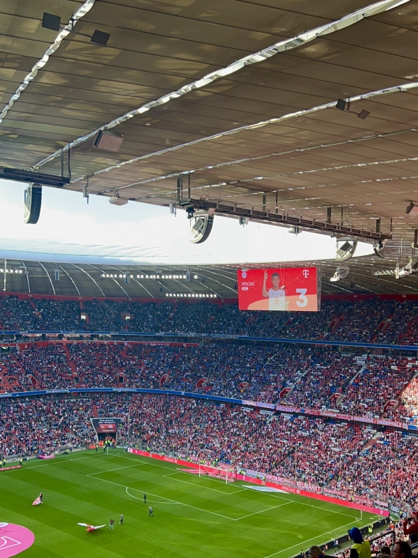 경기장 위에서 내려다 본 뮌헨 서포터.