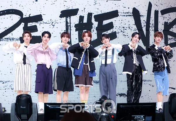 [포토Q] 글로벌 데뷔한 JYP 뉴 보이그룹 'NEXZ'